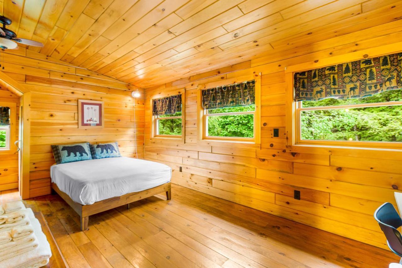 Schroon Lake Lost Pond Cabin מראה חיצוני תמונה
